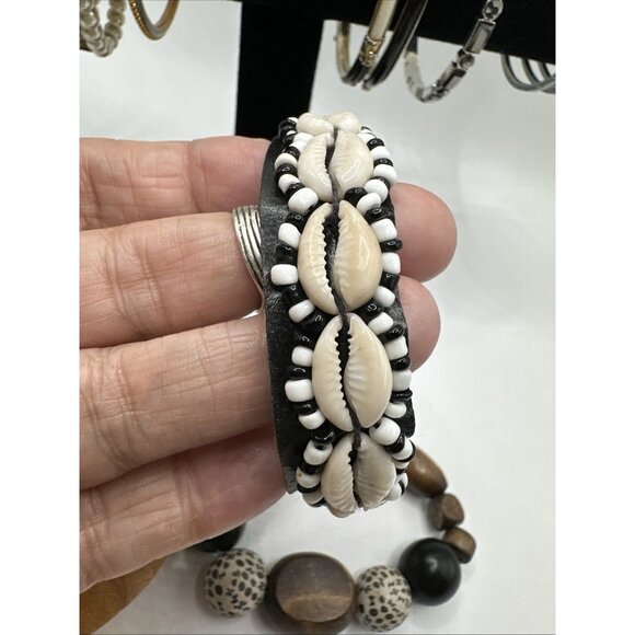 Mixed Lot 14 Bracelets Wood Faux Pearl Shell Plastic Leather Gold Silver Tone - Picture 15 of 16